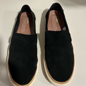 Tom’s black suede slip on size 7